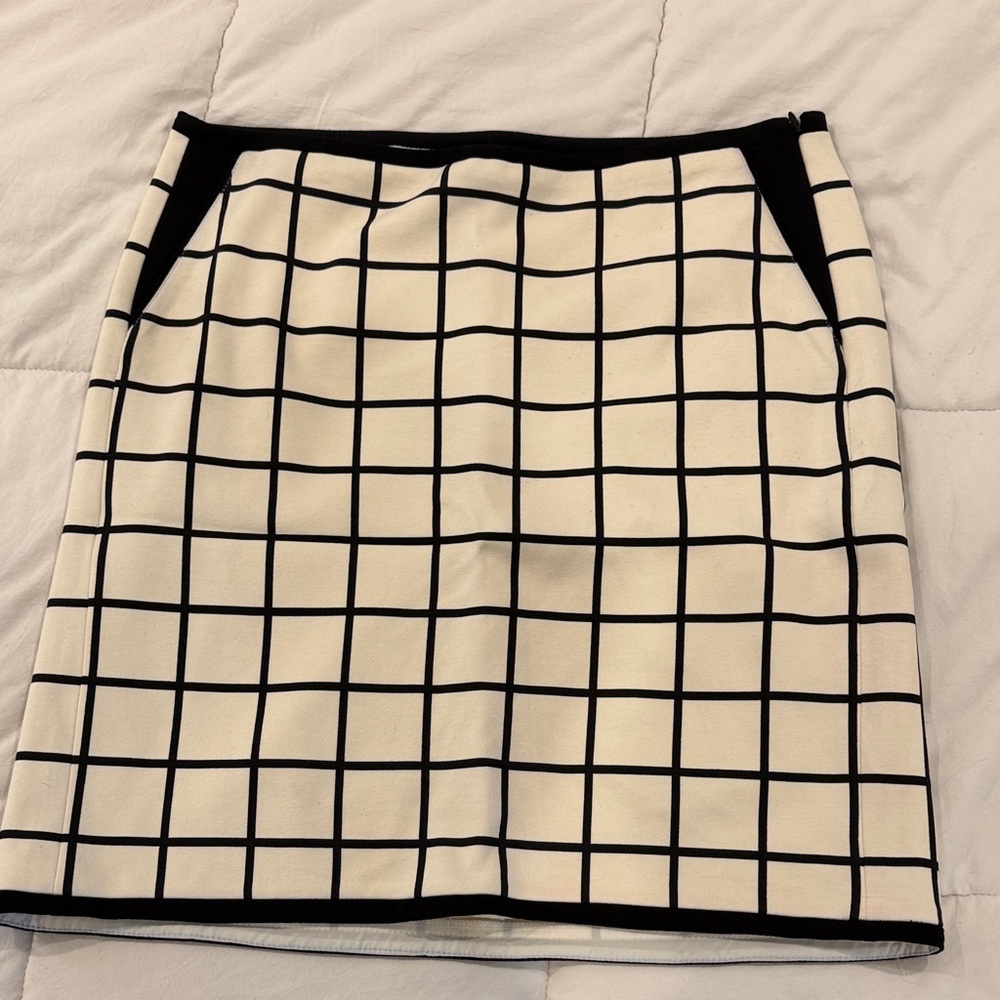 White House Black Market Cream and Black Checkered Pencil Skirt